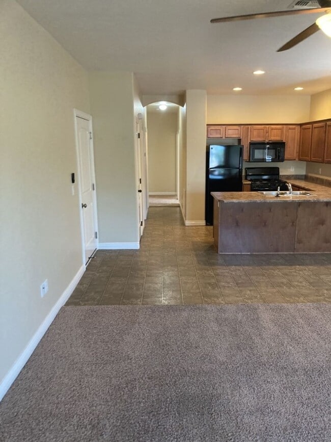 Building Photo - 3 Bed - 2 Bath, 1 Car Garage Single Level ...