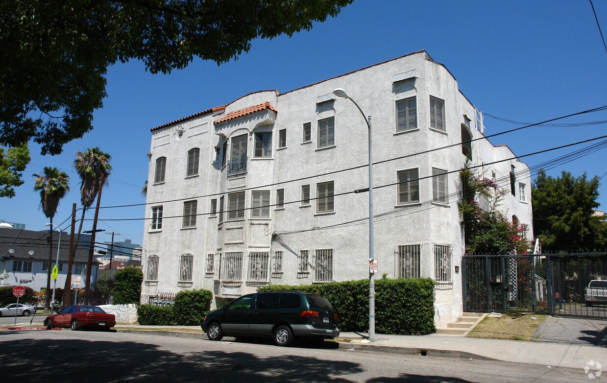 Building Photo - 3390 San Marino St
