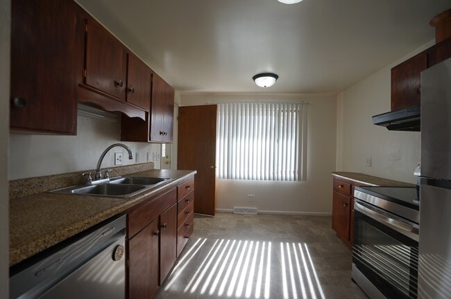 Photo - 2500 Westchester Dr House