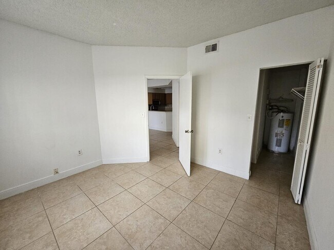 Foto del edificio - 2550 SW 18th Terrace