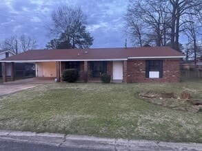 Building Photo - 2415 N 21st Ave