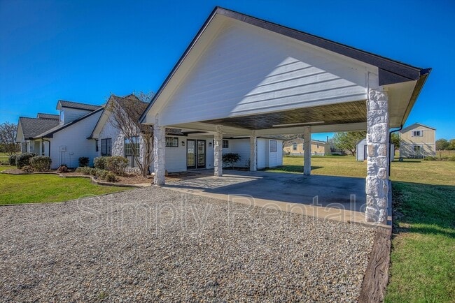 Building Photo - 143 Co Rd 1412