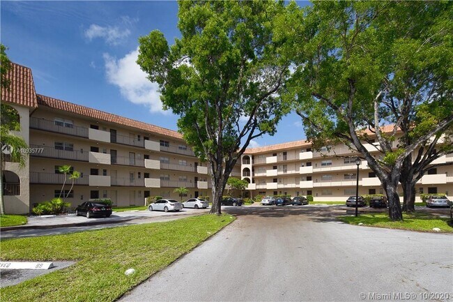 Foto del edificio - 6300 S Falls Cir Dr