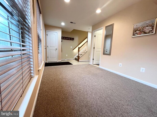 Building Photo - 1604 Sebring Ct