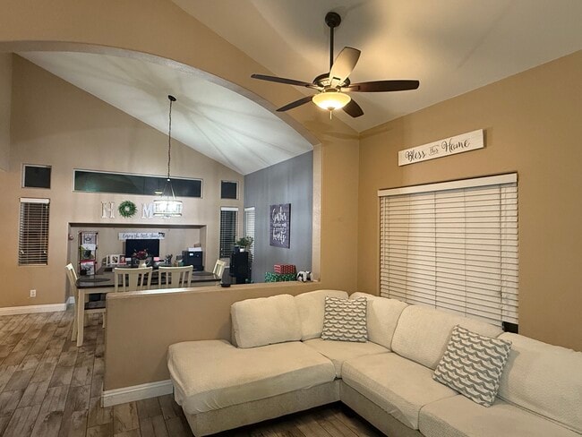 Foto del edificio - 3809 Alpine Bypass Ave