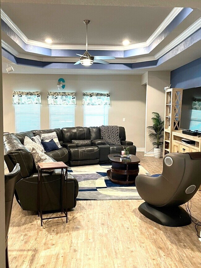 Foto del edificio - Beautiful 5 Bedroom Home with Pool in Holl...