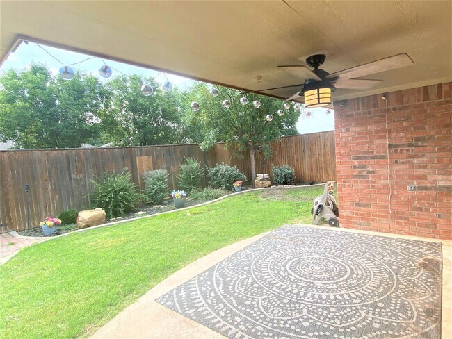 Building Photo - **BEAUTIFUL WESTCHESTER PARK ADDITION HOME**