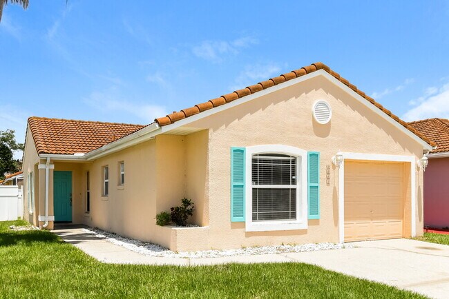 Building Photo - 2282 Santa Lucia St