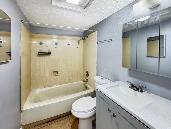 Foto del edificio - 7851 Sail St