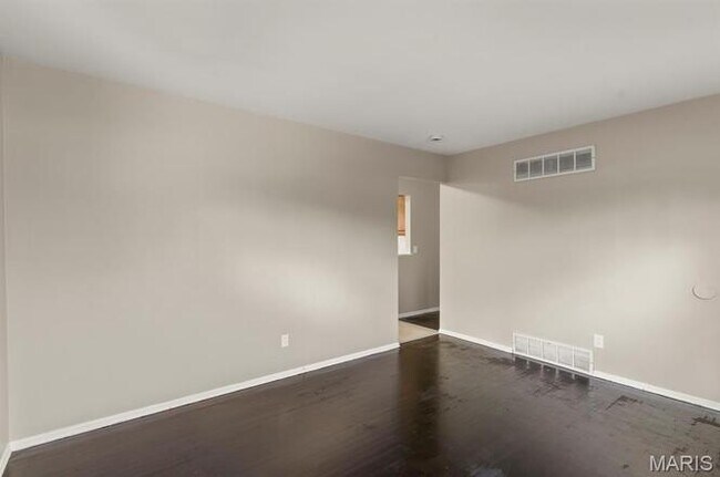 Foto del edificio - 1223 Reale Ave