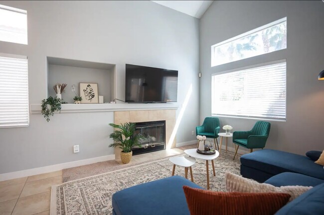 Foto del edificio - 8322 Montgomery St