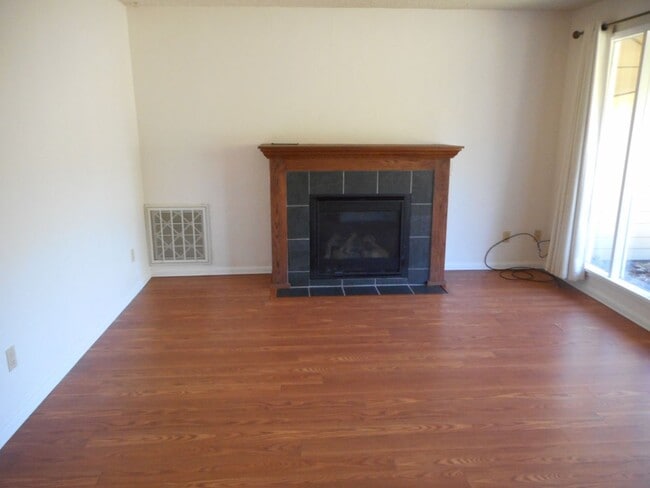 Foto del edificio - Beautiful single story ranch style home on cul-de-sac!