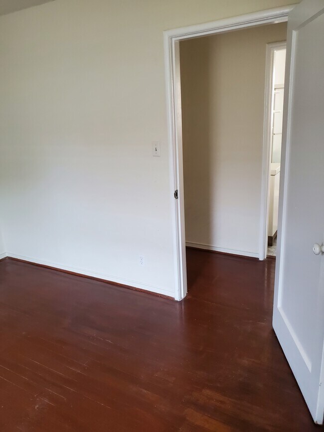 Bedroom - 1329 Parker St