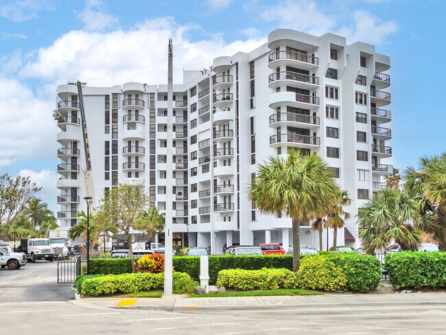 Foto del edificio - 1361 S Ocean Blvd