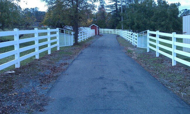 Building Photo - 4660 Salmon Falls Rd