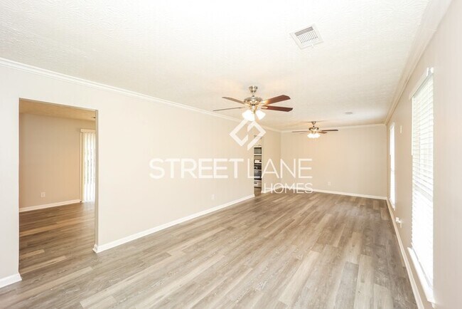 Building Photo - REDUCED!