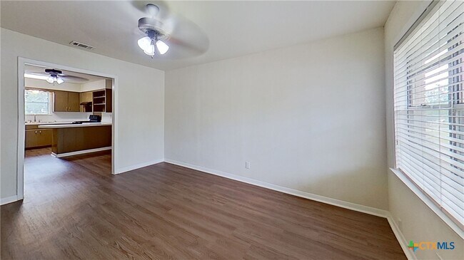 Foto del edificio - 207 E 2nd St