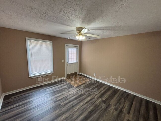 Foto del edificio - 829 Maple Ave