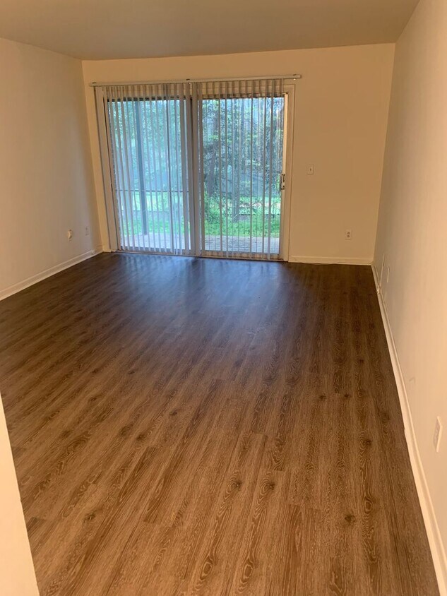 Foto principal - 1 Bedroom 1Bath Condo Available with Water