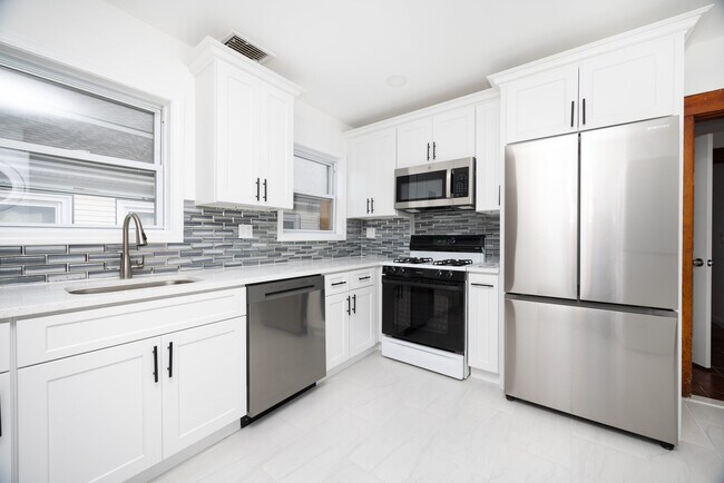 Building Photo - 19 Puritan Rd