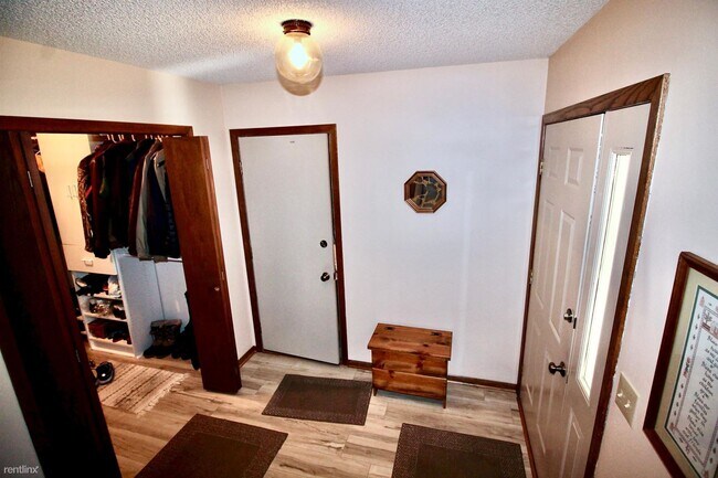 Building Photo - 4 br, 2 bath House - 3220 Everest Lane N