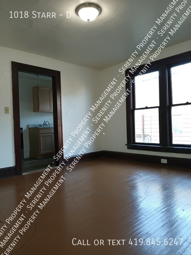 Building Photo - Move in Special! Charming One Bed Apartmen...