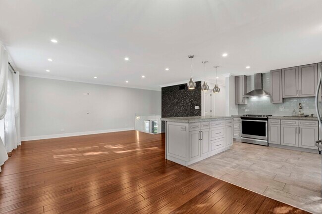 Foto del edificio - 2627 N Ridge Ave