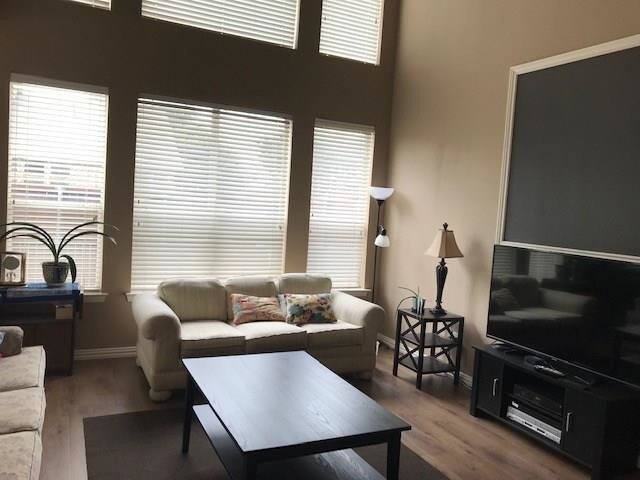 Foto del edificio - 920 Cypress Creek Dr