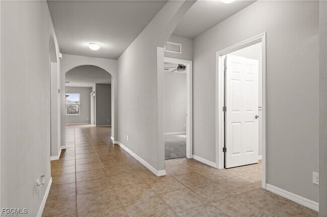 Foto del edificio - 15268 Yellow Wood Dr