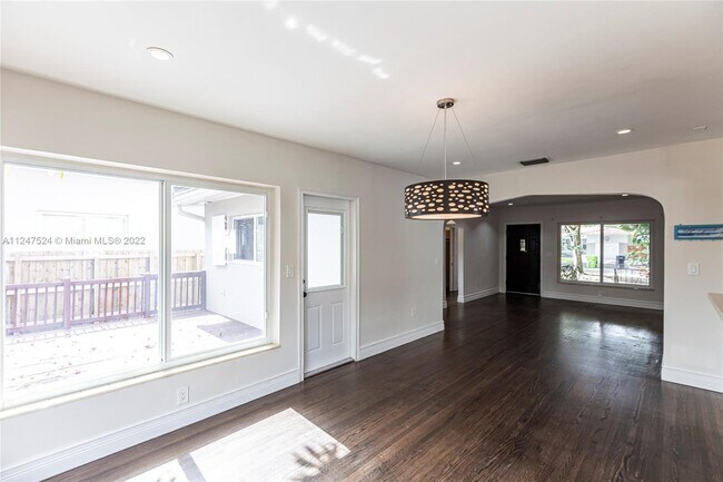Foto del edificio - 241 NE 89th St