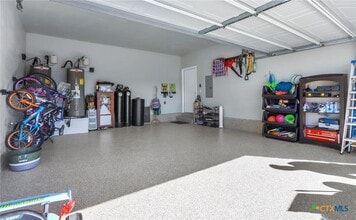 Building Photo - 1642 Ranch House