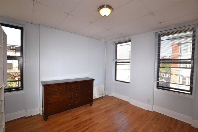 Building Photo - 205 3rd St