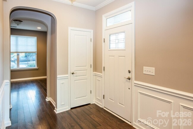 Building Photo - 5818 Glenmore Garden Dr