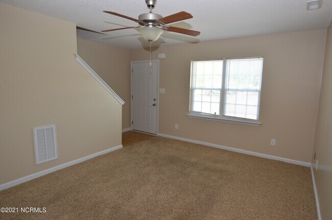 Building Photo - 2009 Grandeur Ave