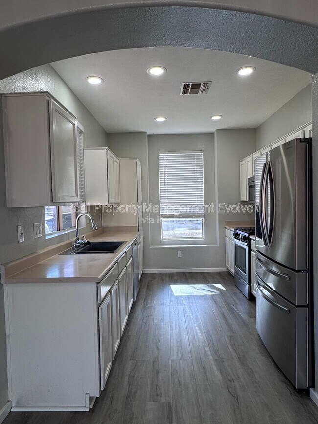 Foto del edificio - 5814 W Alice Ave