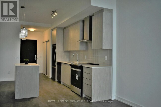 Building Photo - 55 Duke St W