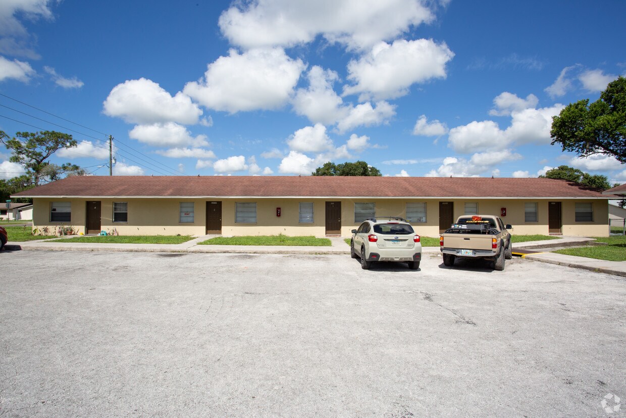 Building Photo - 38937 North Ave