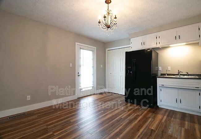 Building Photo - 427 Helton Dr