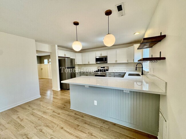 Foto del edificio - Sprightly 4BD|2.5 BA Home Near Molalla River