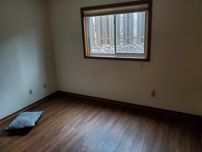 Bedroom - 920 9th Ave SE