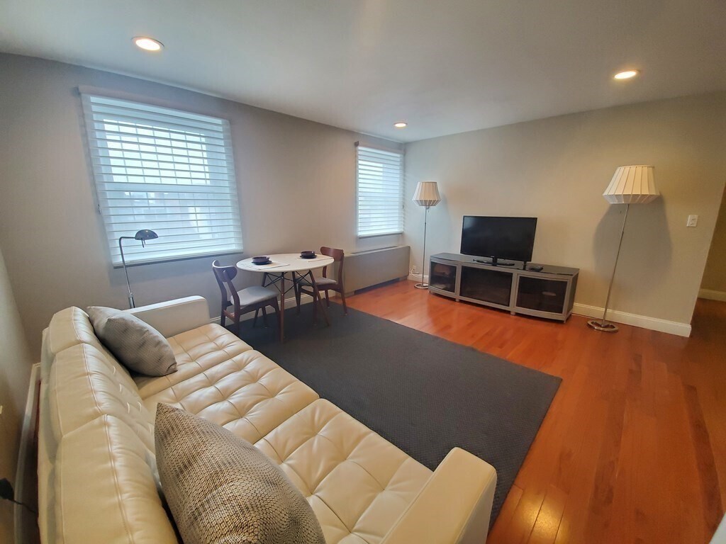 Primary Photo - 27 Bowdoin St
