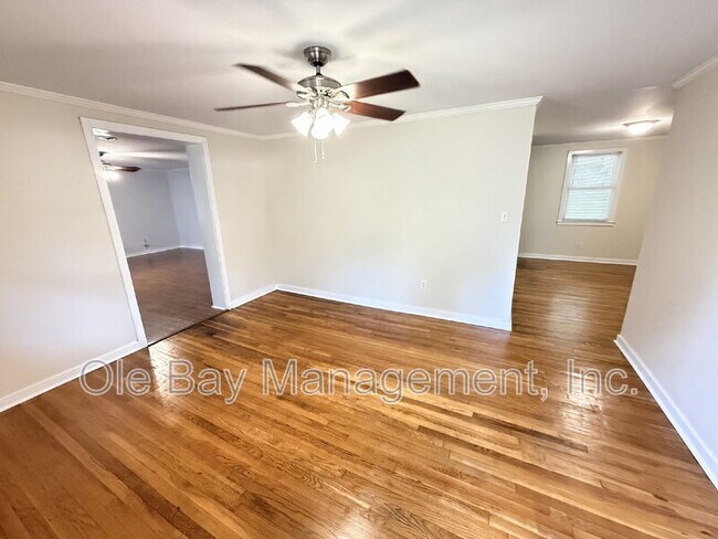 Foto del edificio - 4650 Rosewood Dr