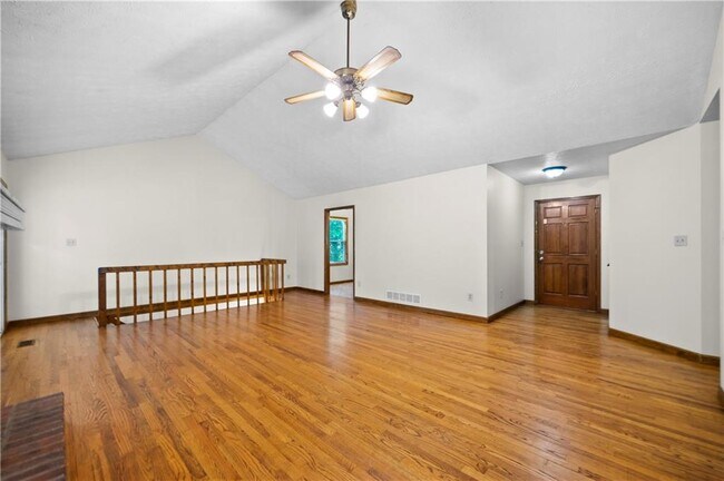 Building Photo - 5405 Iris Dr SW