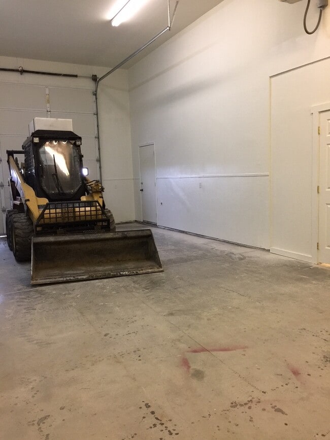 Building Photo - Residence with Large Shop in Ephrata