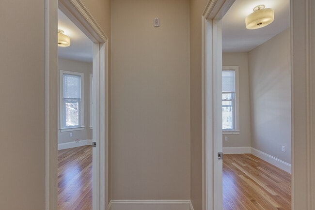 Building Photo - 350 Meridian St