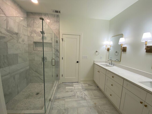 Foto del edificio - Newly built 4 Bed, 2.5 bath in Atlanta!