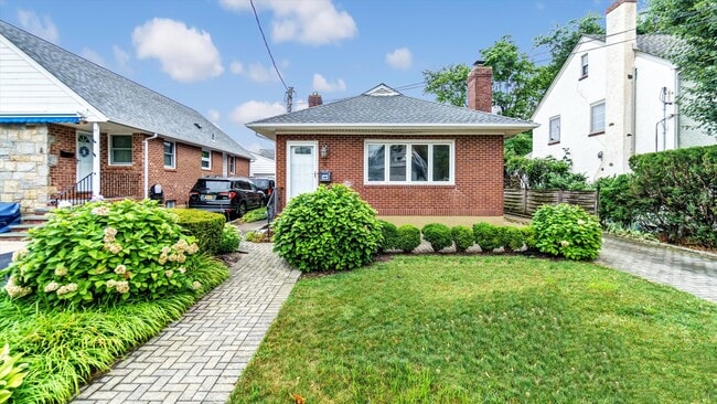 Photo - 11 Nova Ave House