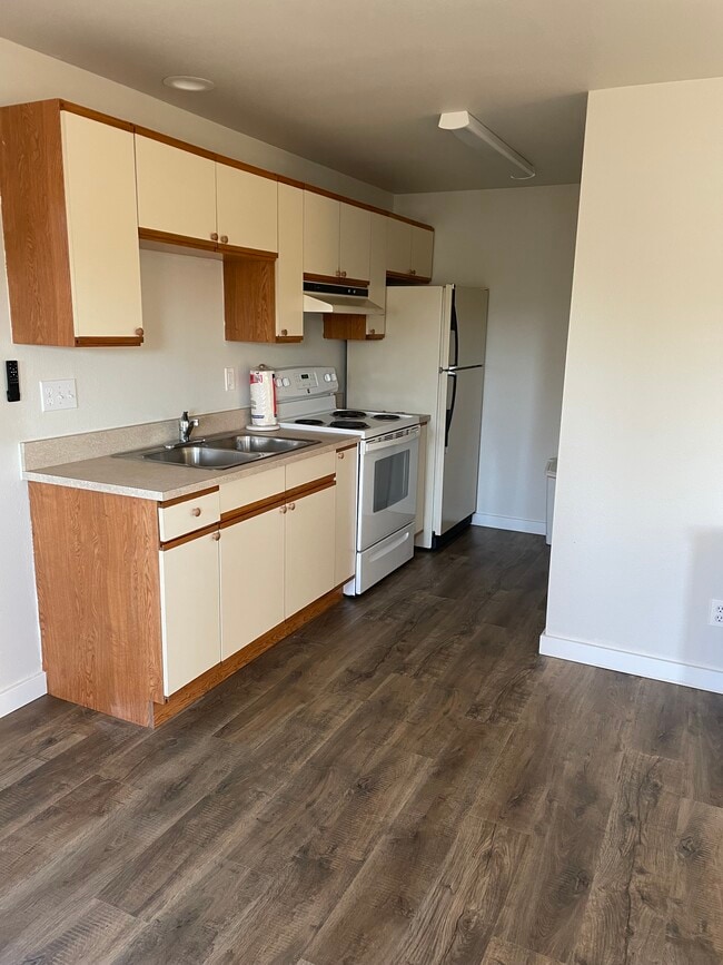 Building Photo - 2960 Redwood St