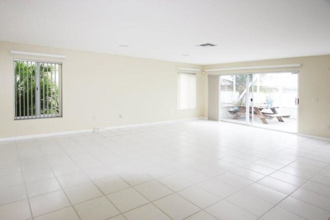 Building Photo - 9680 Arbor Meadow Dr