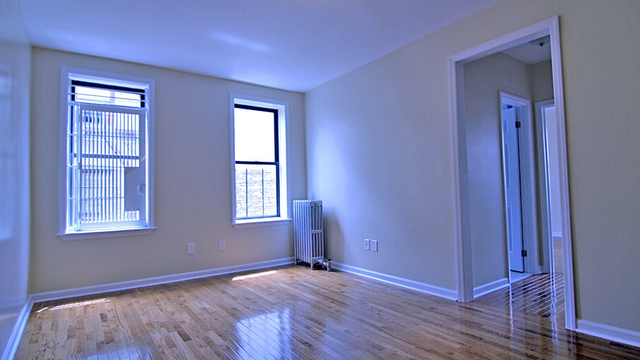 Primary Photo - 1540 Walton Ave